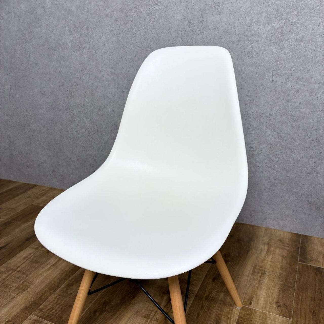 Herman Miller Eames Molded Plastic Side Shell Chair ハーマンミラー イームズ プラスチックサイドシェルチェア【中古】【200サイズ】