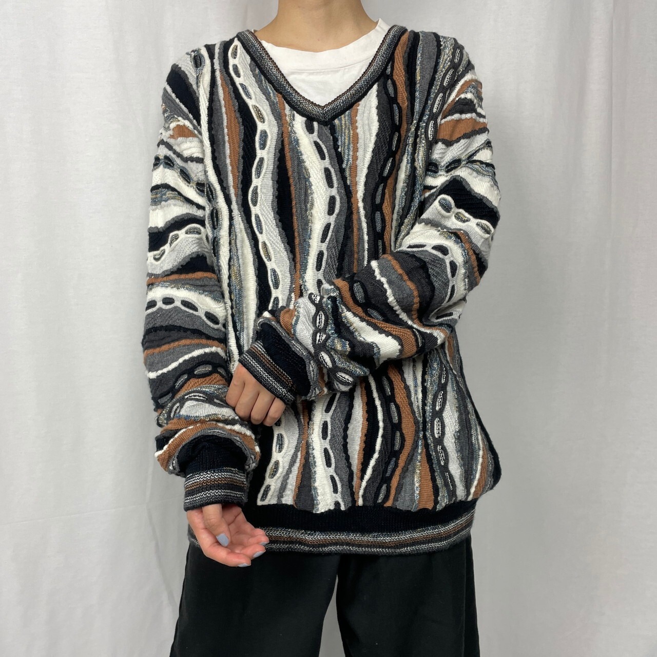 ユーロ クージー風 3Dニット 総柄 アクリル×ウール×ナイロン Vネック 
