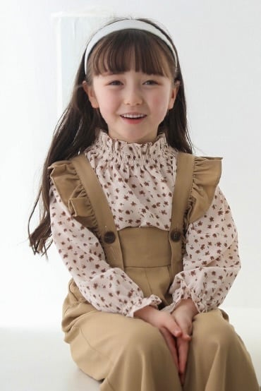 フリルシャーリングネックブラウス<Flower>