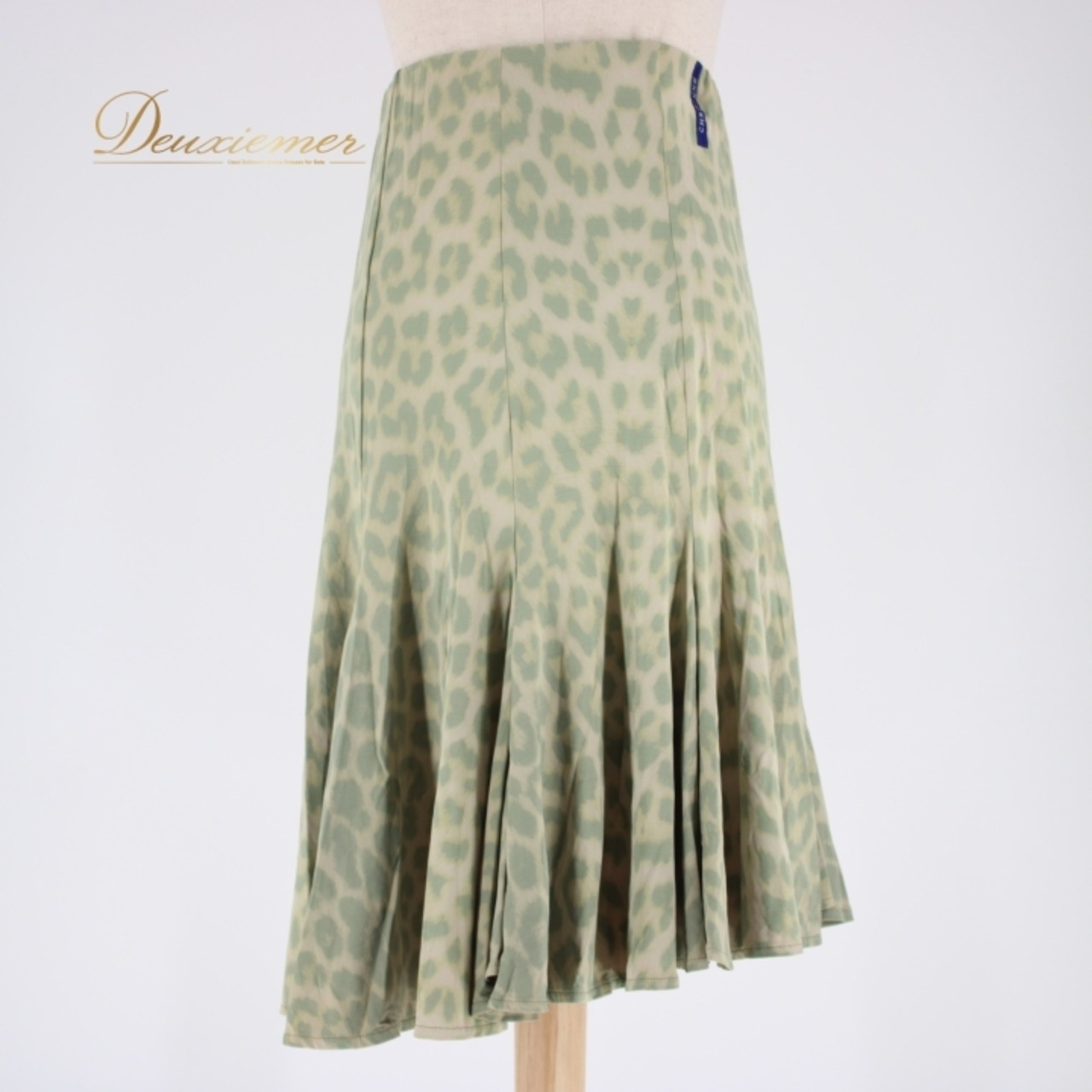 社交ダンス 衣装 スタンダード ラテン スカート レッスンウェア オールシーズン CHRISANNE クリスアン 緑 グリーン系 ベージュ系 ヒョウ柄 社交ダンス スカート ダンスウェア レディース ヒョウ柄スカート 薄手 ストレッチ ポリエステル エラスタン 製品 丈 約60.5cm ウエスト 約28cm〜 イギリス製 伸縮性 有り 余裕 綺麗目 おしゃれ おすすめ 扱いやすい ファッション コーディネート 緑系 ベージュ系