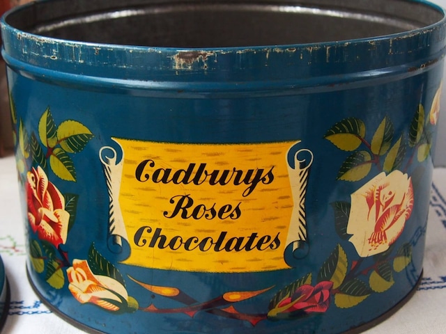 イギリスアンティーク　チョコレート缶　Cadburys　