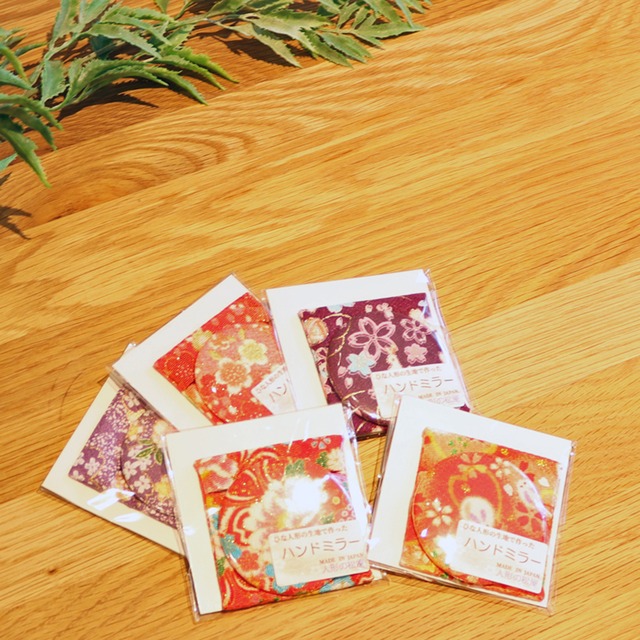 〈Kinrané｜キンラネ〉金襴ハンドミラー｜和雑貨｜ハンドメイド｜メイドインジャパン｜和モダン｜金襴小物｜ひな人形リメイク｜ 和雑貨 ｜ハンドメイド和小物｜和のある暮らし