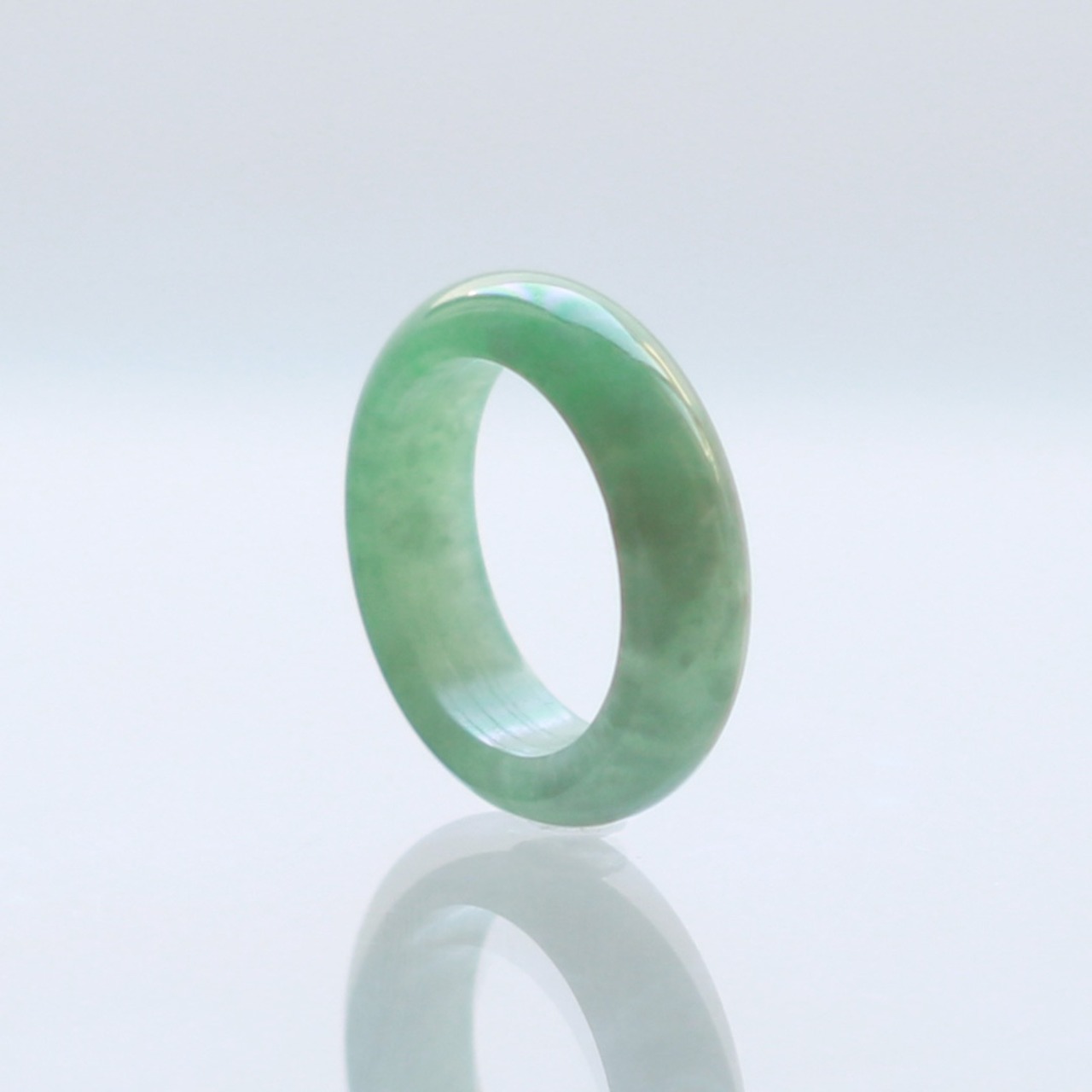 【10号】爽やかなミントグリーン。翡翠くり抜き甲丸リング A貨翡翠 jd_rg1812
