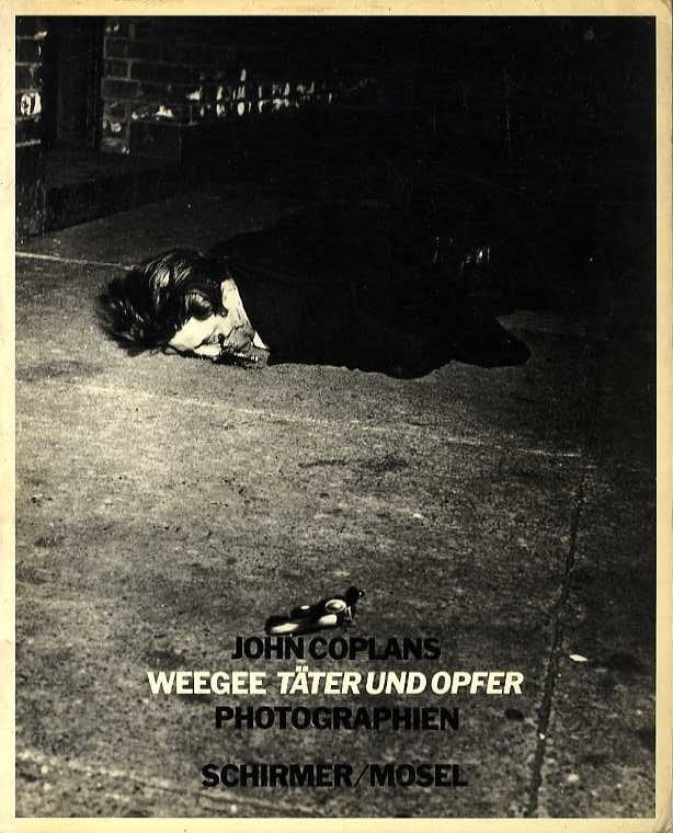 WEEGEE TATER UND OPFER