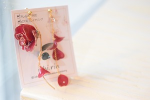 【イヤリング変更可能】ichi.rin/薔薇のピアス/アレルギー対応