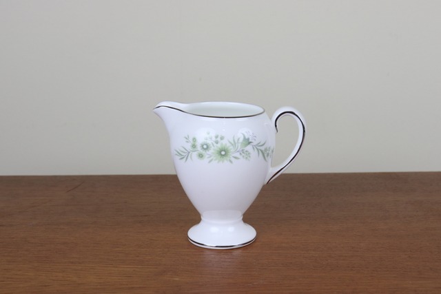 ウェッジウッド　ウエストベリー　ミルクジャグ　ミルクピッチャー　WESTBURY　WEDGWOOD　花柄　イギリス　ヴィンテージ　L93