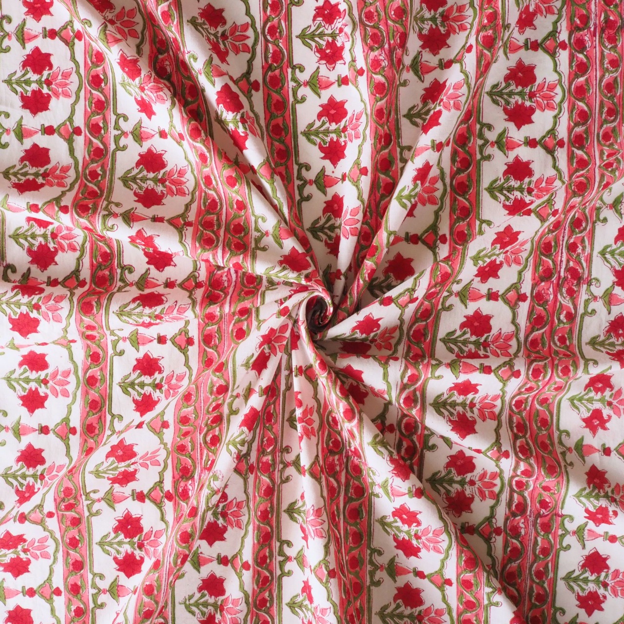 ブロックプリント生地【50cm単位】インド綿 ストライプ柄 白×赤×ピンク #27061-RD3