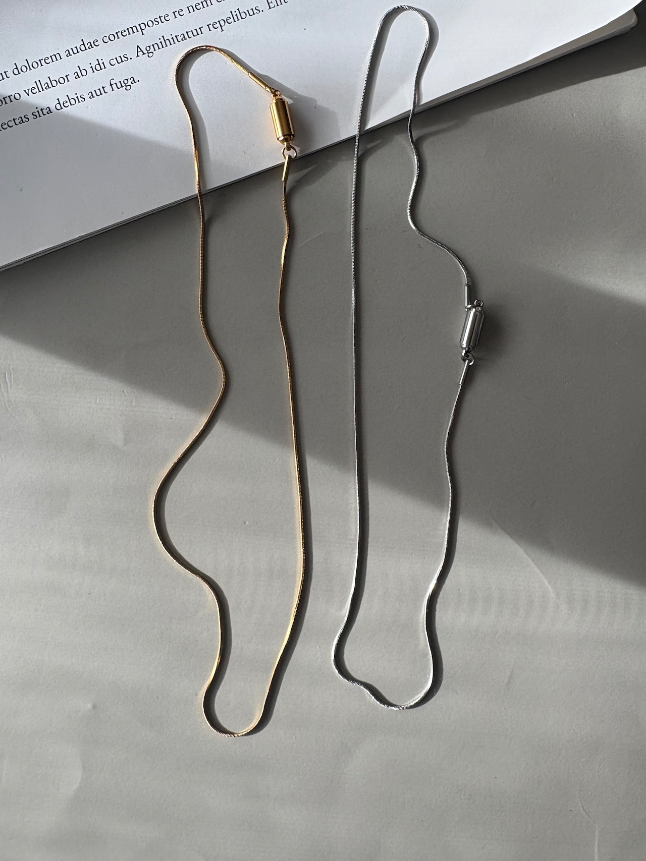 マグネットスネークチェーンネックレス