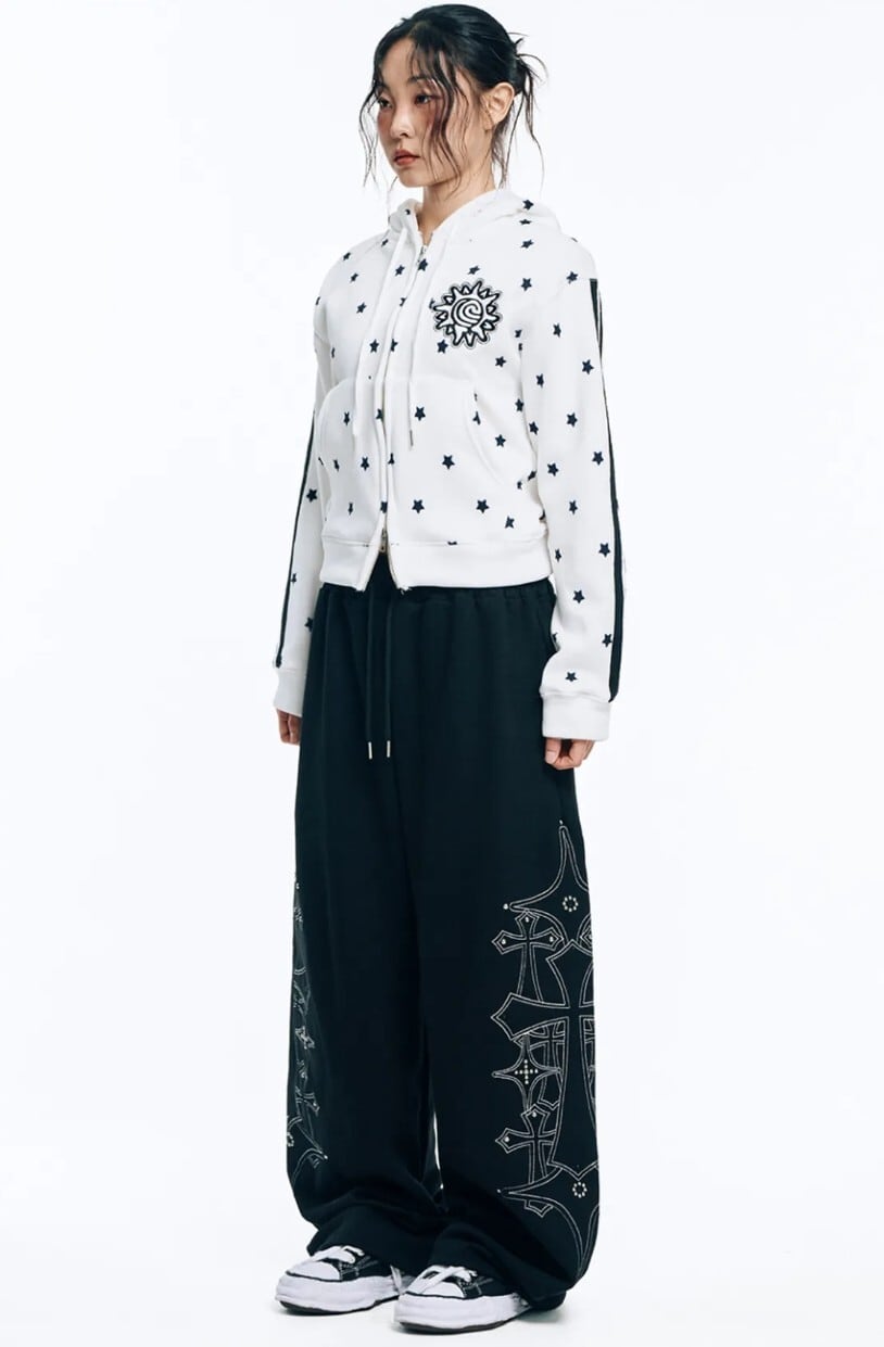 ☆TWICE ミナ 着用！！【EASYNOEASY】Stud Needle Work Sweat Pants