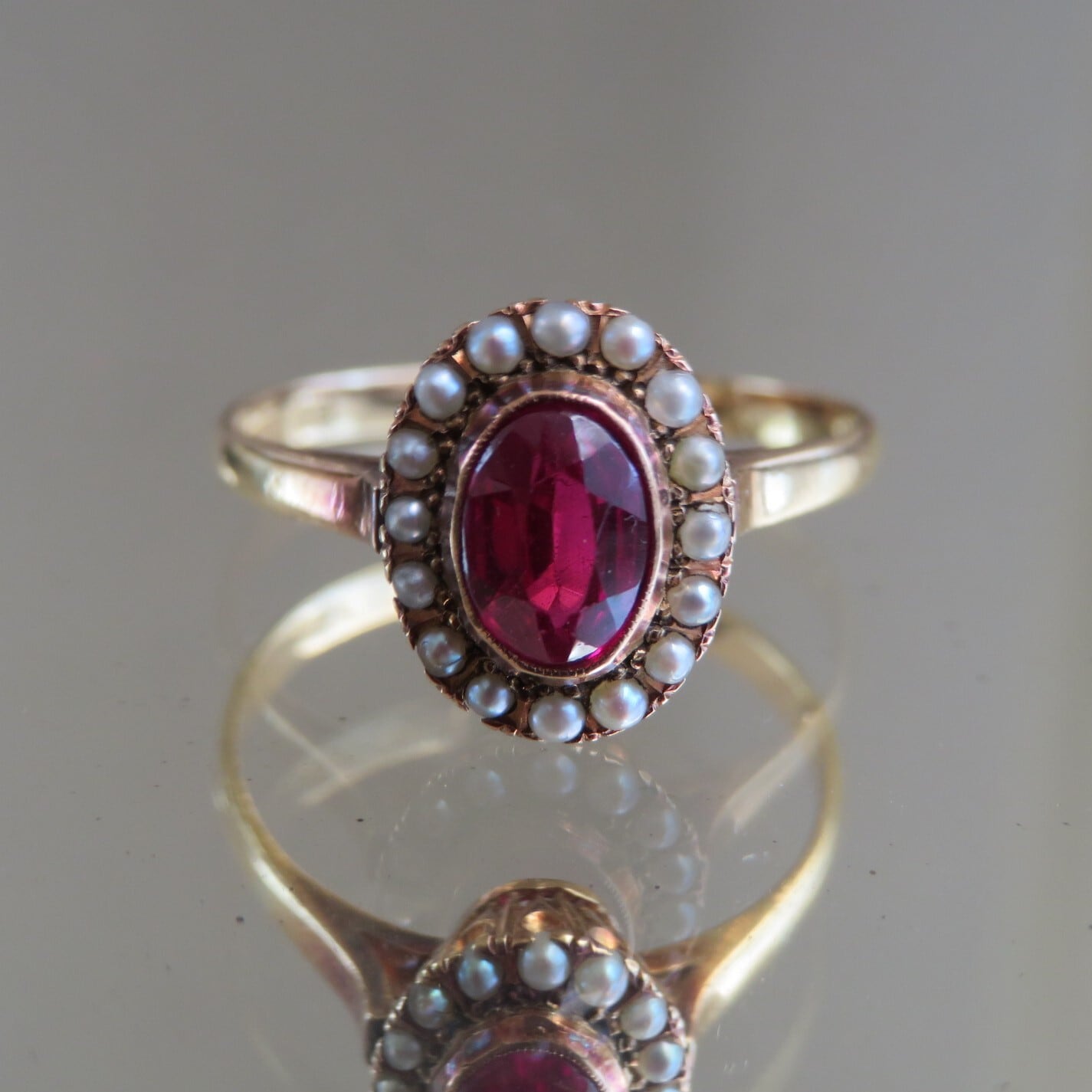 ヴィンテージ　K18 芥子パール取り巻き合成ルビーリング