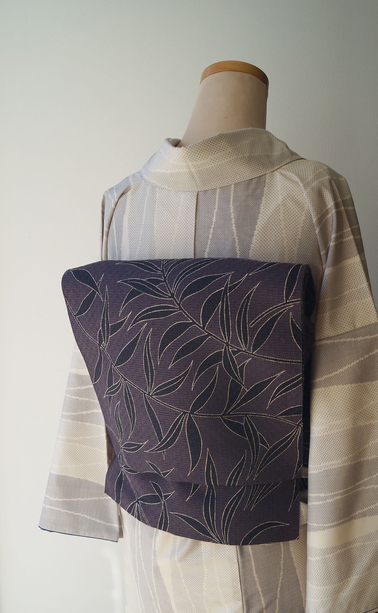 なごや帯】似せ紫色地 植物文 八寸紬なごや帯 | 大山キモノ・ちぇら