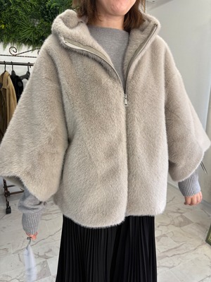 priority フード付きファーポンチョ　56002