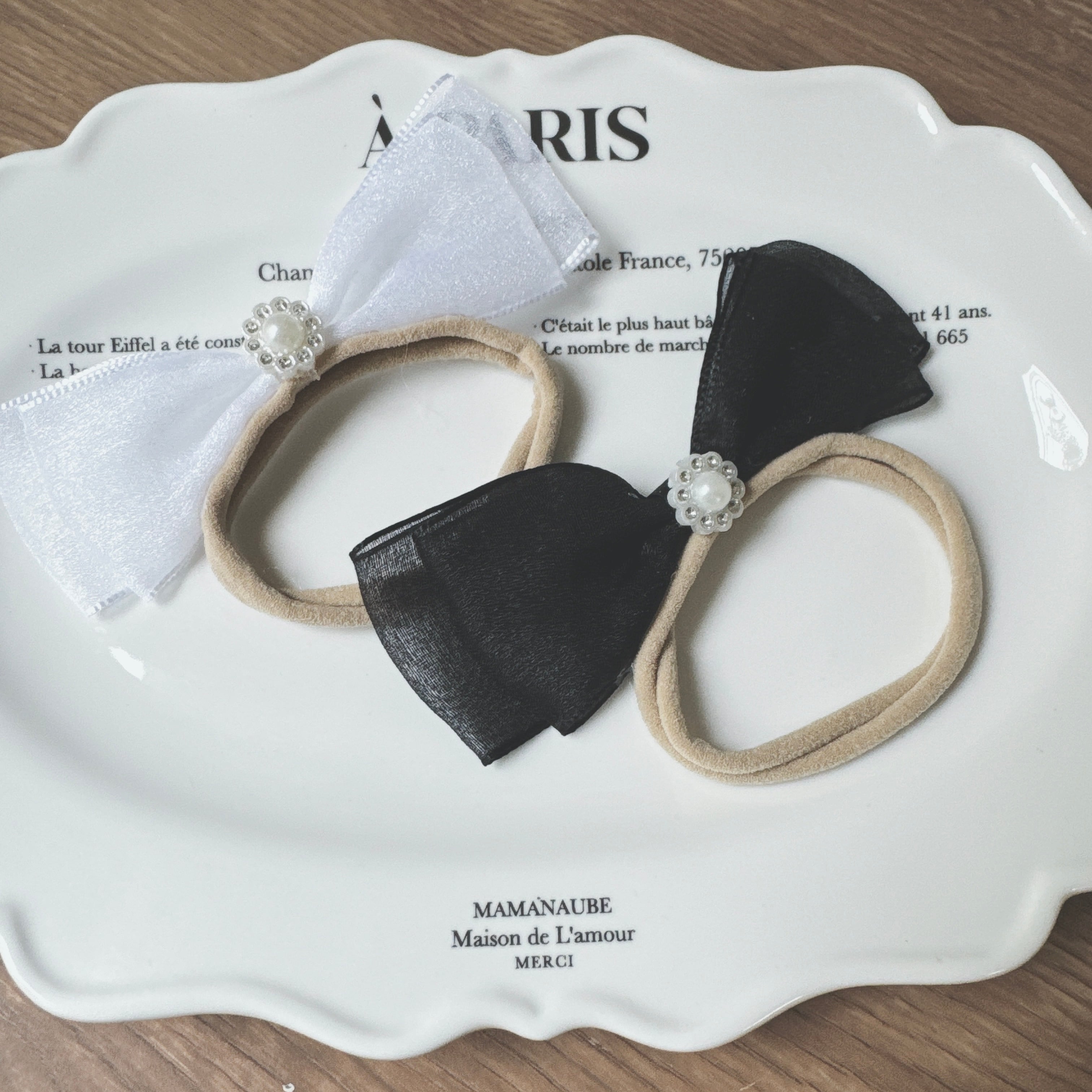 立ってるキラキラパール付きシフォンのヘアバンド