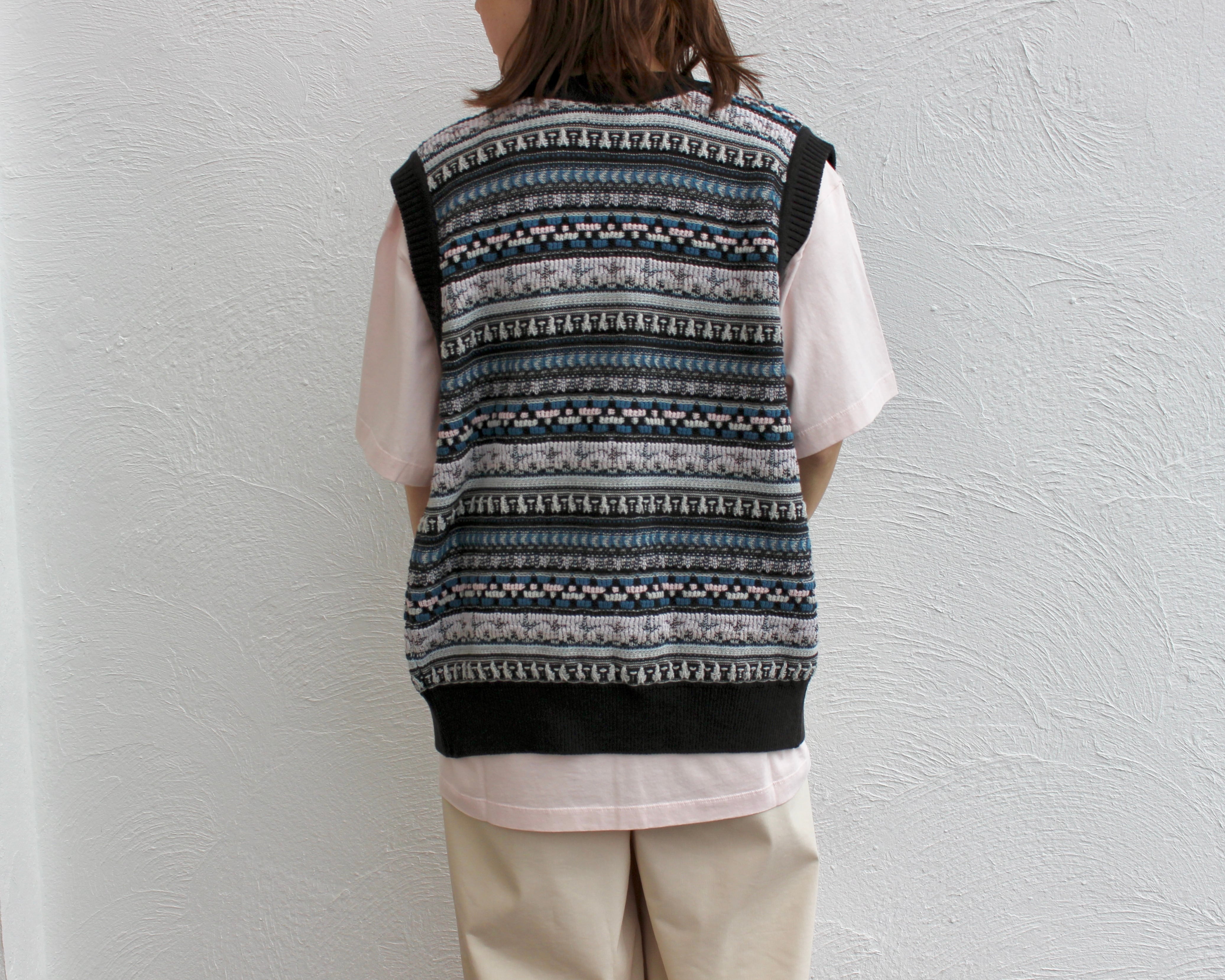Nikki ESSENTIAL PIECES/V-neck knit vest | Coffee Restaurant