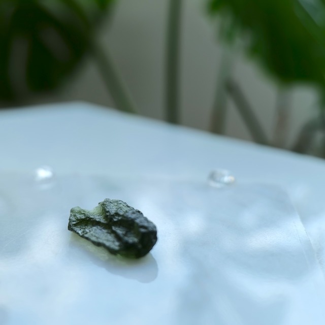 極希少 モルダバイト 原石【本来の使命と魂の流れへと導く、宇宙意識覚醒の聖石】