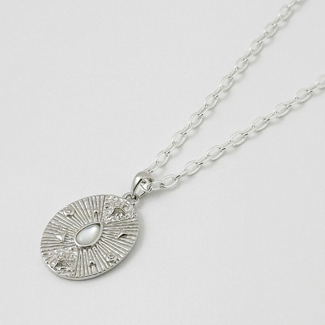 白蝶貝 スパークリング オーバル プレート ペンダント silver 月星