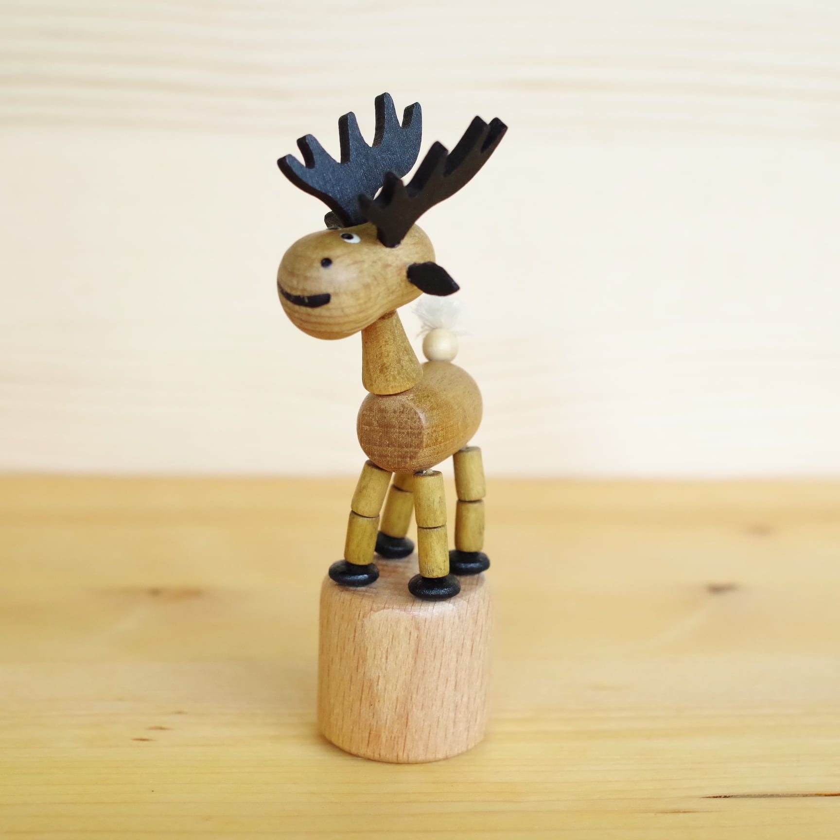 踊るトナカイ | 木のおもちゃ専門店 おもちゃ箱 イカロス 公式