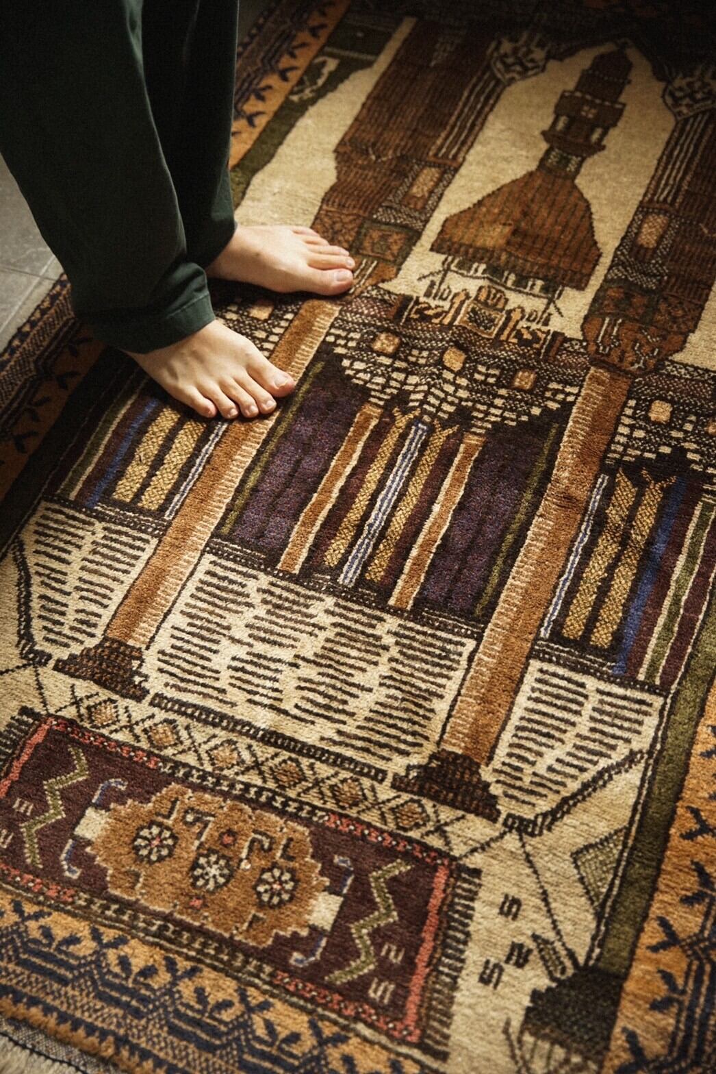 1041 -Vintage Baluch rug