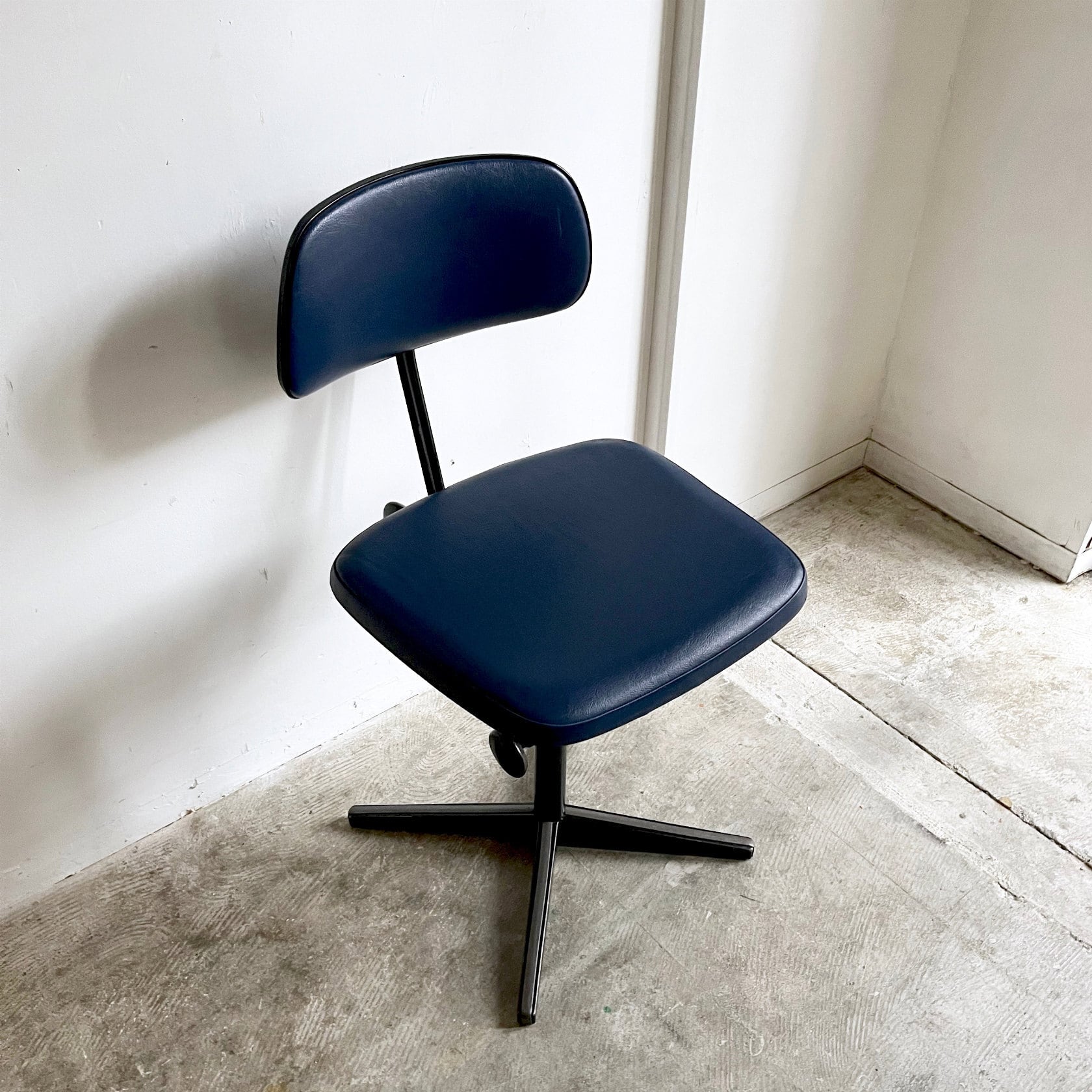 Friso Kramer (フリゾ・クラマー) Design Drafting Chair for Ahrend