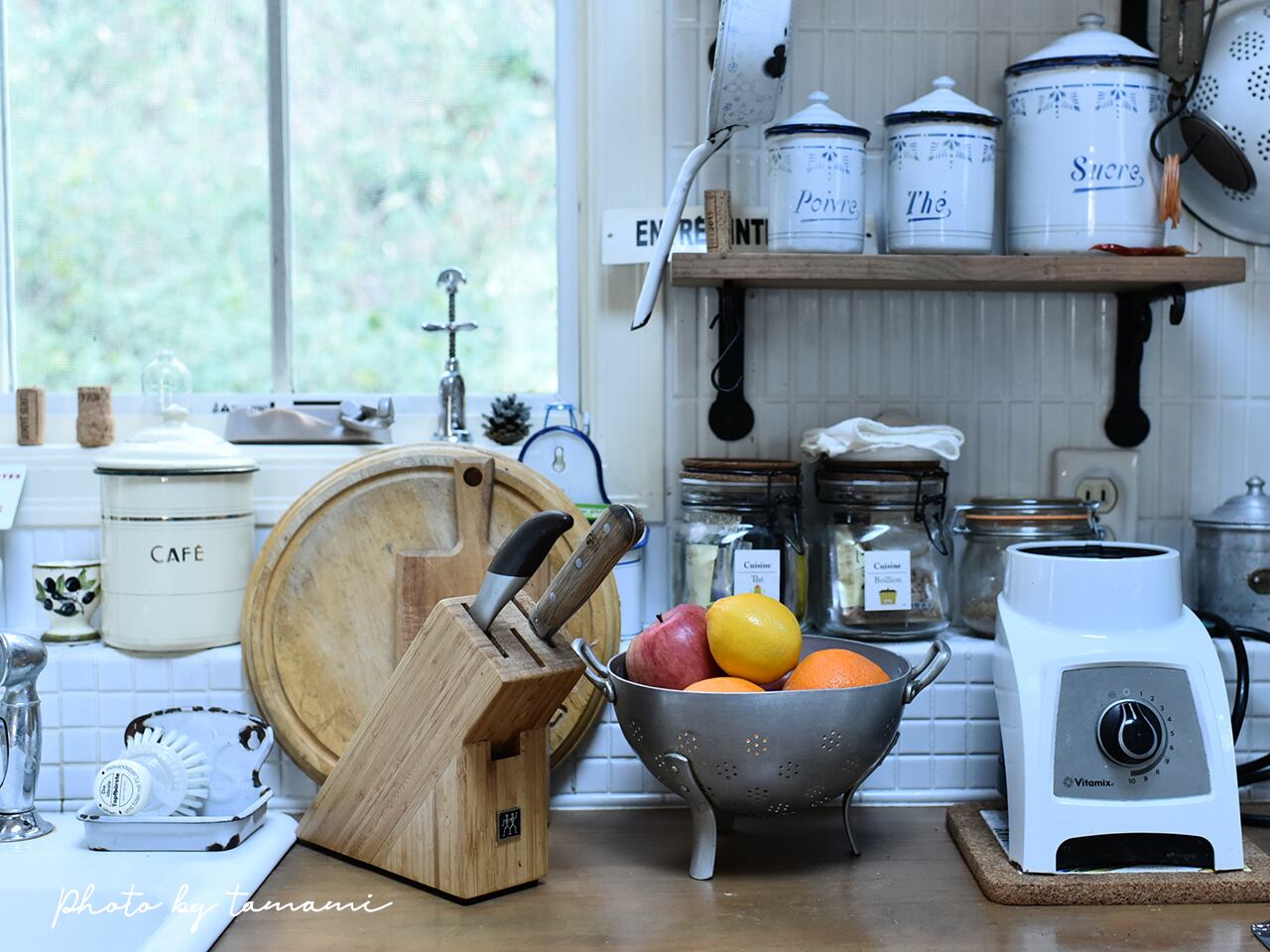 花形の水切り穴が可愛いアルミ製のコランダー フレンチアンティーク