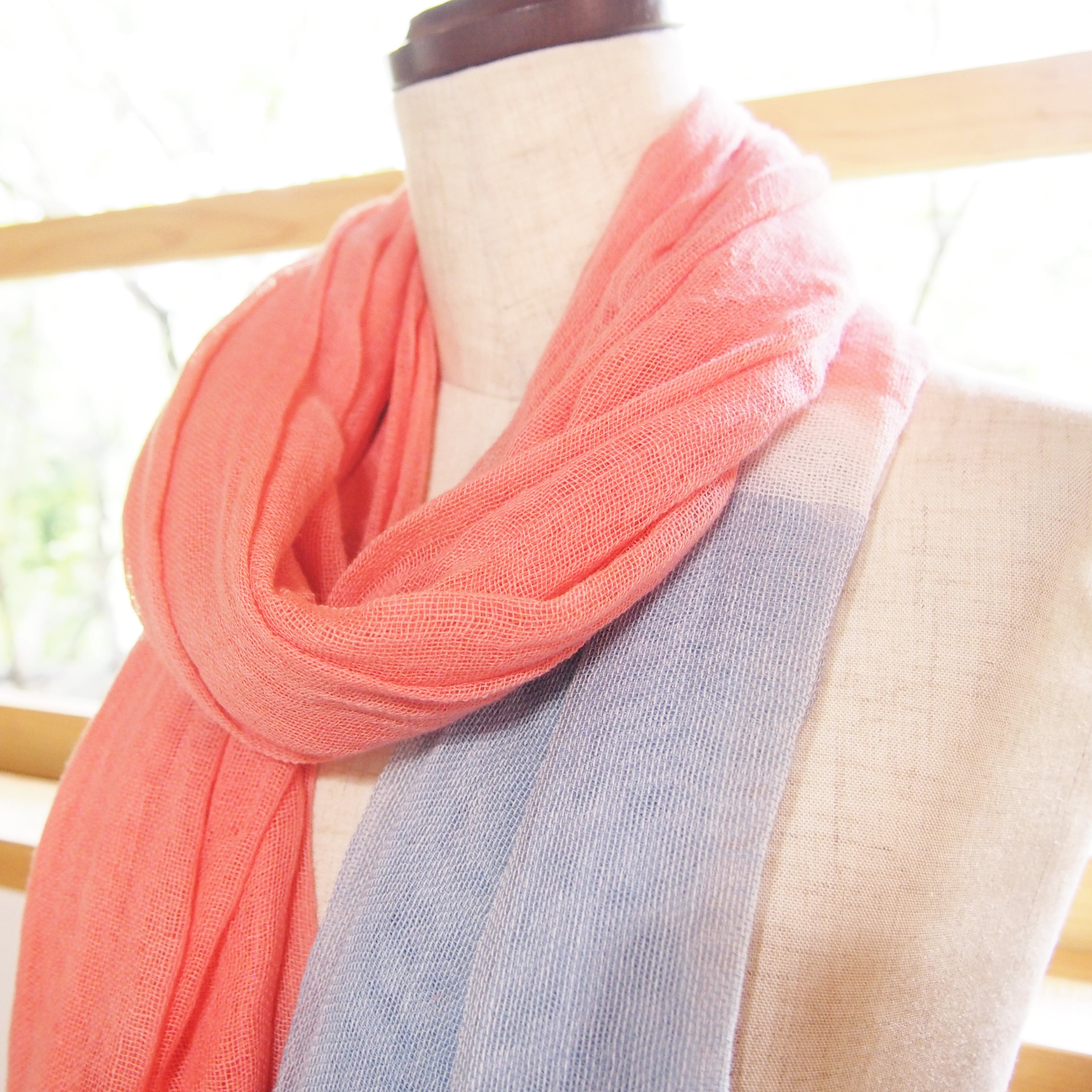 サックスブルー×インド茜染め」草木染めのかや織りストール