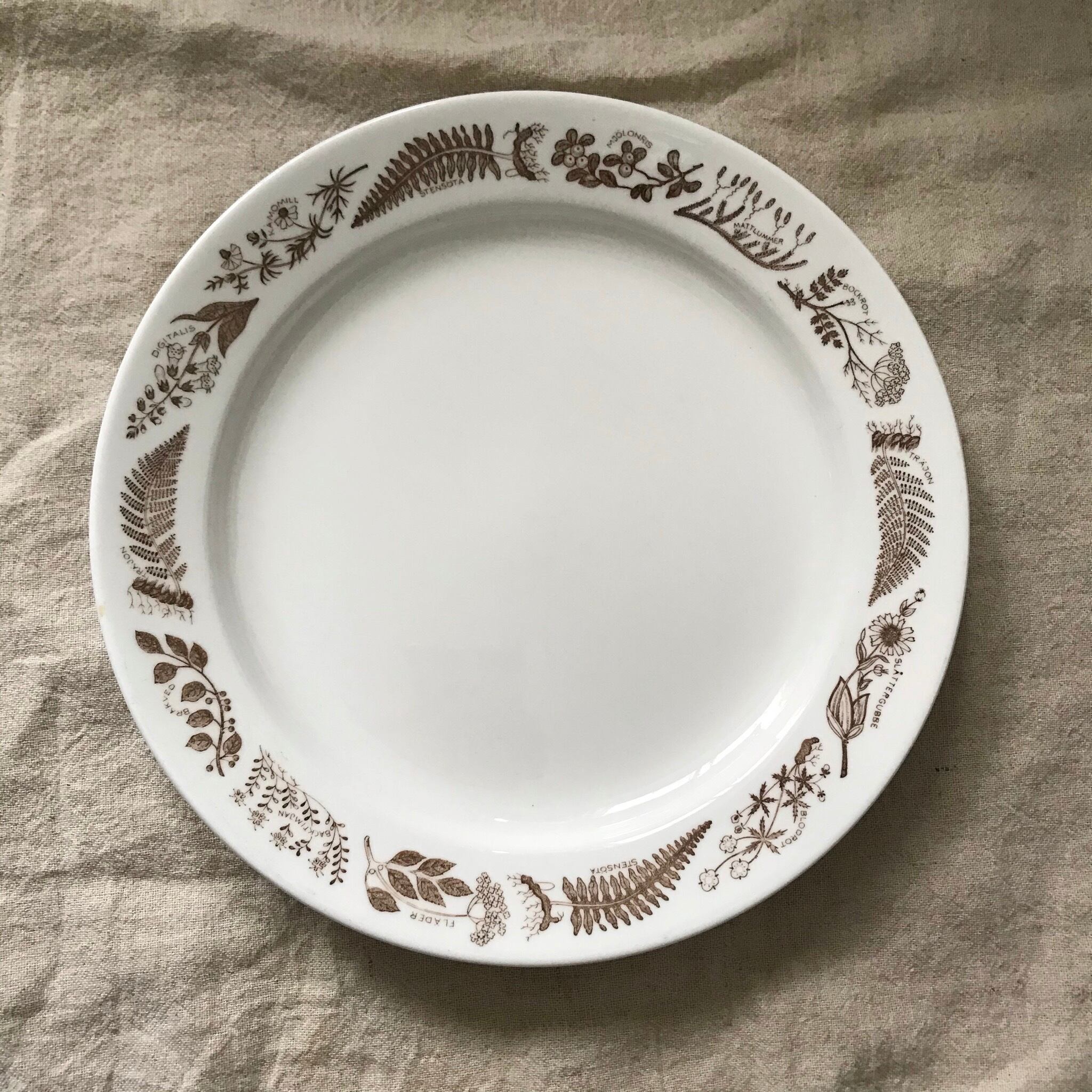 グスタフスベリの草模様プレート