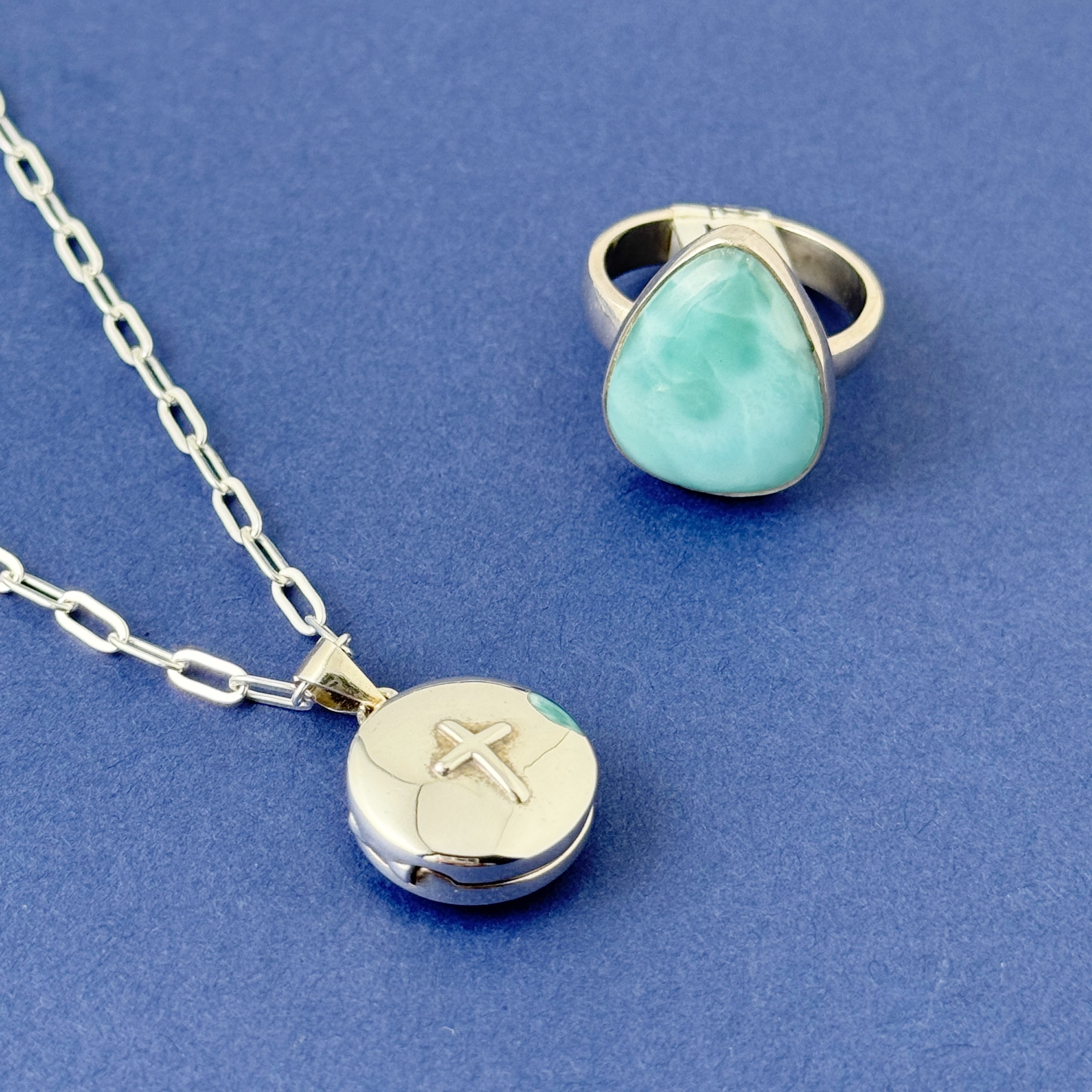 ラスト1！】ラウンド クロス ロケット ペンダント ネックレス