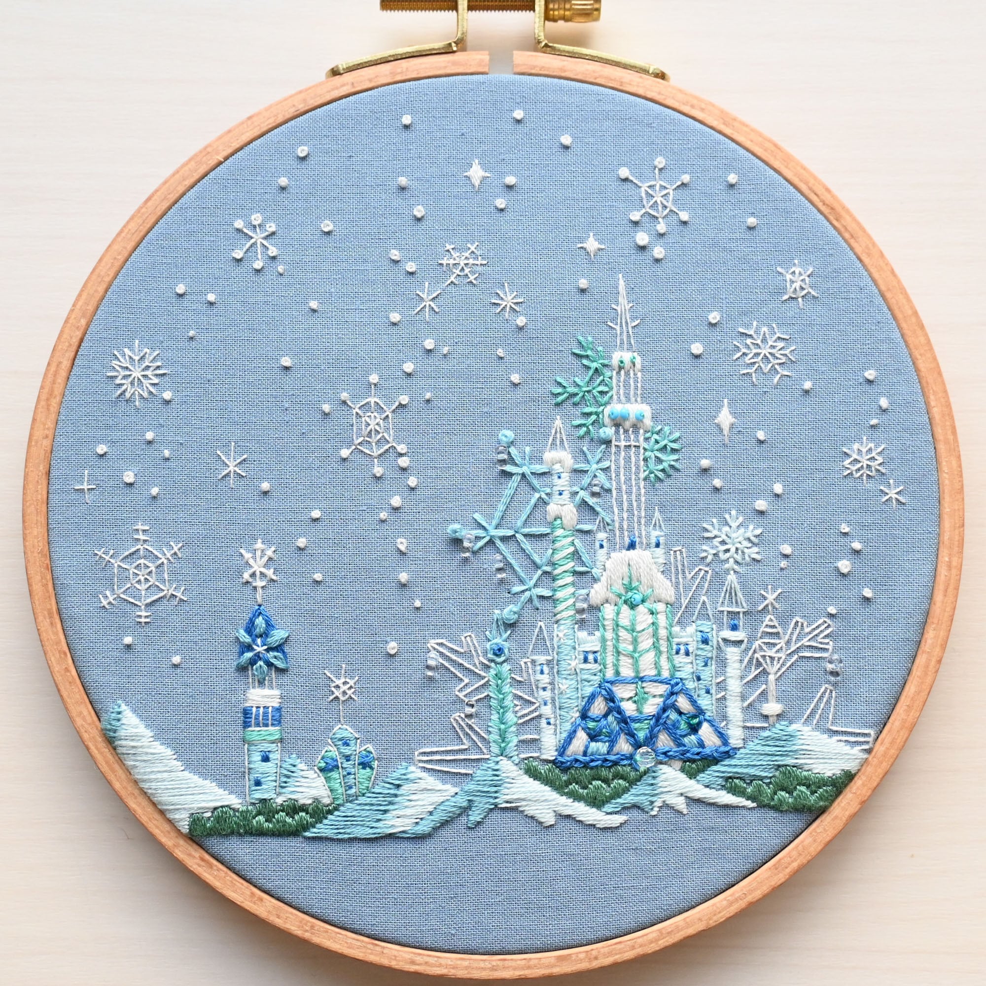 刺繍キット 「クリスタルスノー神殿」《空想街雑貨店》