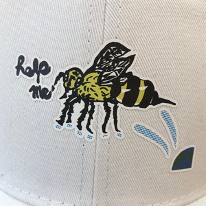 Free bee ( 自由なハチ ) キャップ ホワイト