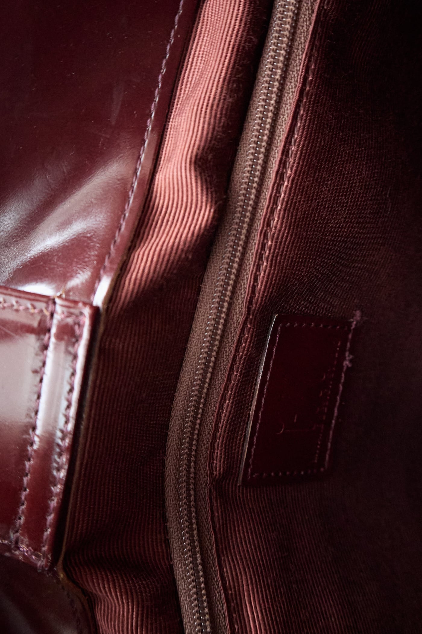 im MIYAKE DESIGN STUDIO BORDEAUX LEATHER TOTE BAG | Reben