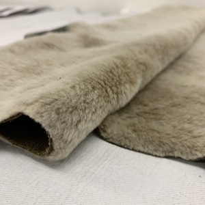 ムートン　羊の毛皮　M4-024