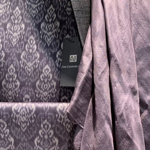 (完売】スカーフ　シルクスカーフ　敬老の日　夏ファッション　シルクスカーフ　紫外線対策　母の日　ソウタカンボジアシルク　シルクスカーフ　スカーフ　カンボジアシルク　シルク　グレー　春ファッション