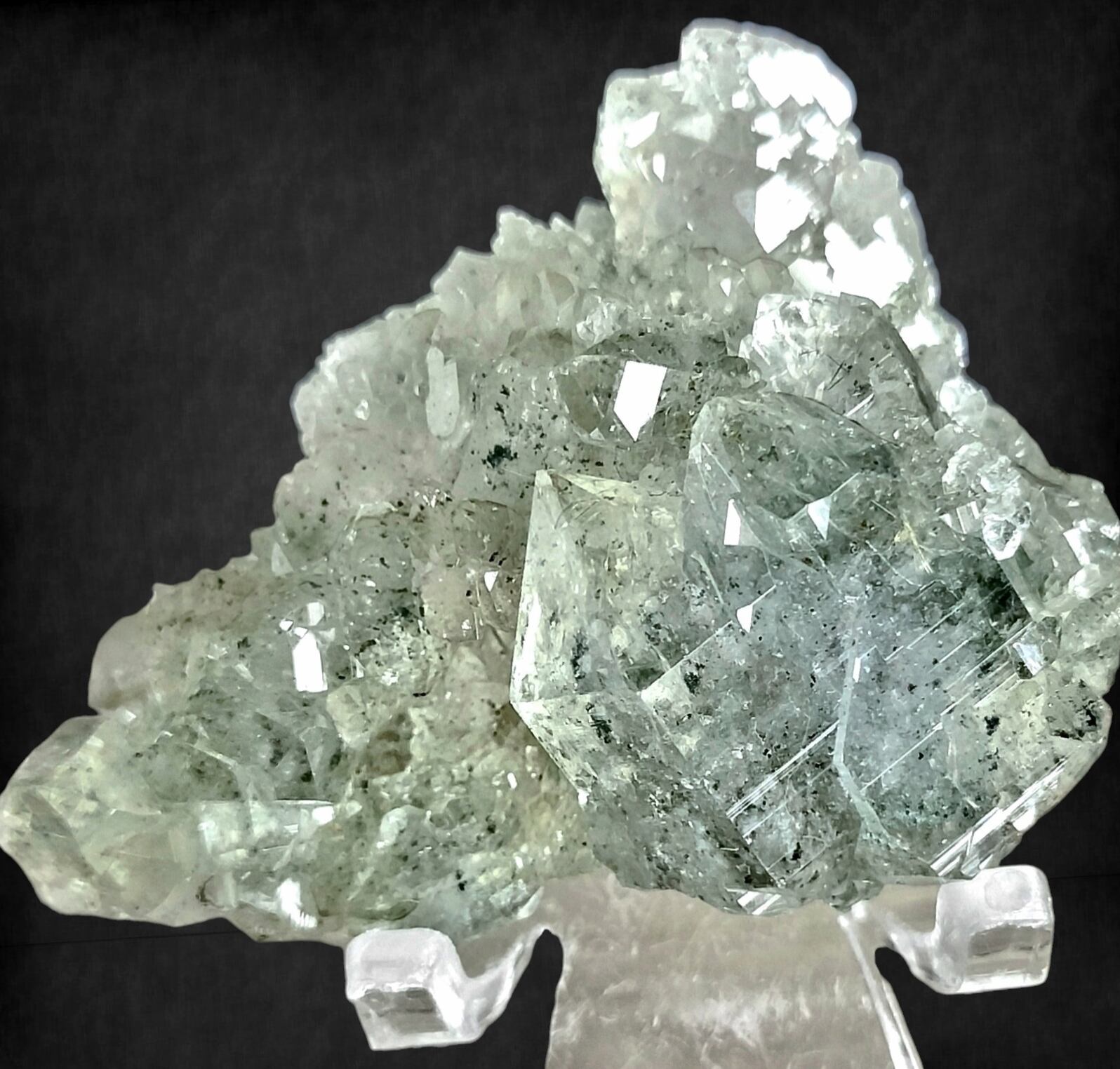 最高品質 ヒマラヤ マニハール産 天然水晶クラスター ③ ゴールドルチル 虹入り 最高品質 ヒマラヤ・マニハール産 天然水晶クラスター ③ ブラック