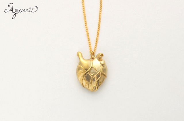Heart attack necklace：心臓モチーフロケットペンダント