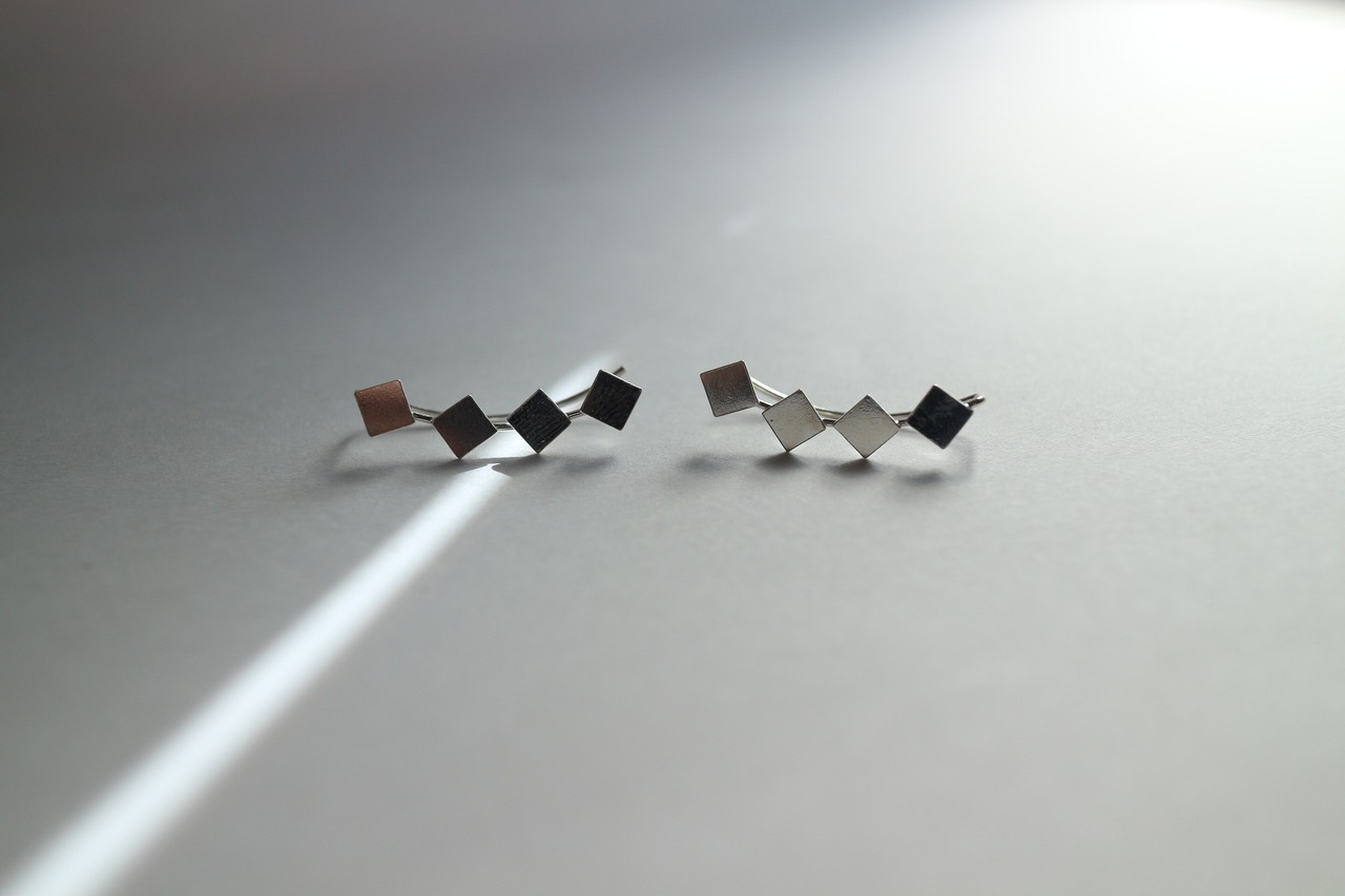 スクエアプレートシルバーイヤーカフ