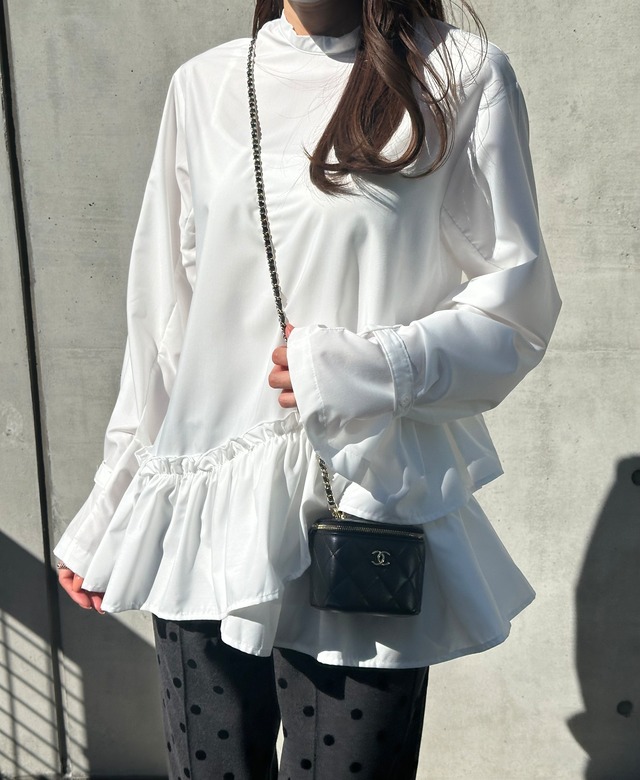 アシンメトリーフリルブラウス