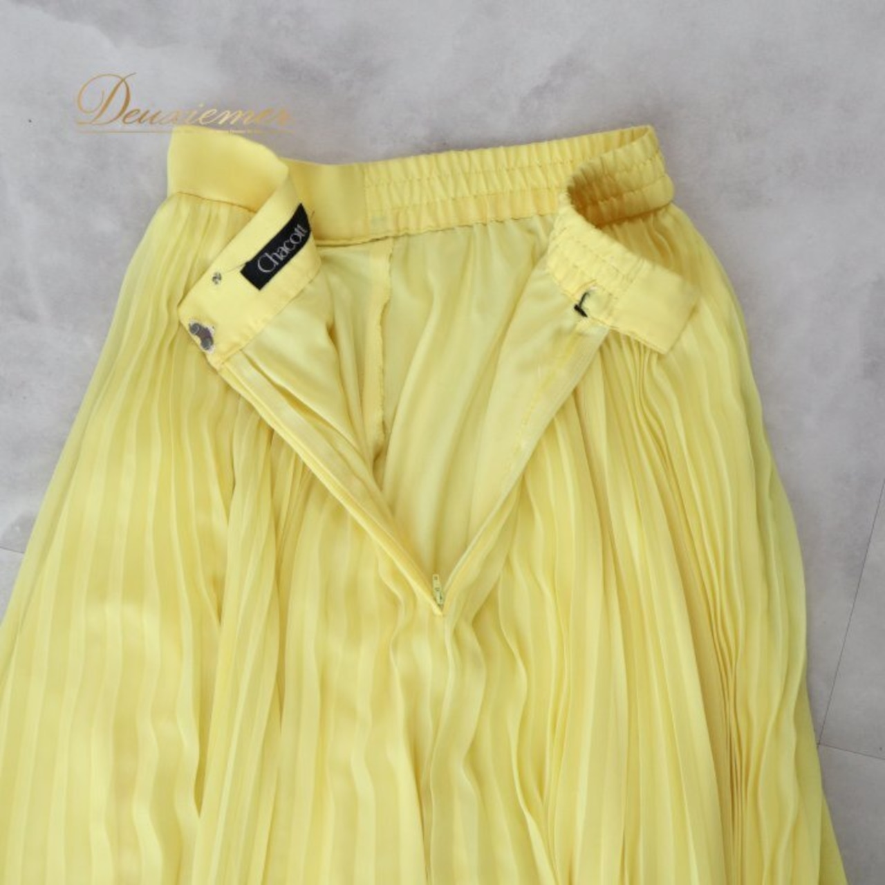 社交ダンス 衣装 スカート イエロー系 チャコット Chacott 日本製 無地 シンプル 黄 プリーツスカート ダンス衣装 レディース レッスンウェア 練習着 華やか 明るい かわいい おしゃれ 上品 軽やか 透け感 プリーツスカート ロングスカート ダンス スカート パステル イエロー系 ライムイエロー系 ウエストゴム サイドファスナー 裏地なし 透け感 ふんわり フレア シンプルデザイン 無地 韓国風 きれいめ 大人かわいい 発表会 レッスン 練習着 フラメンコ風 スタンダード タンゴ ドレス