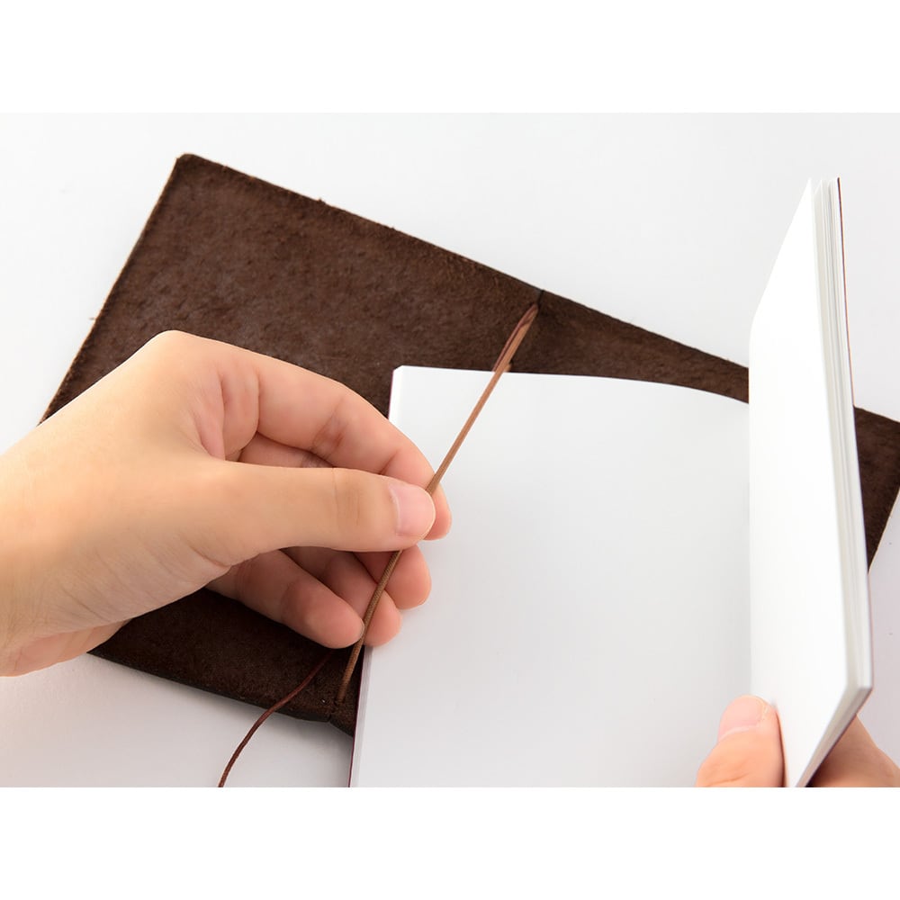 トラベラーズノート パスポートサイズ BROWN | 文華堂 ONLINE SHOP