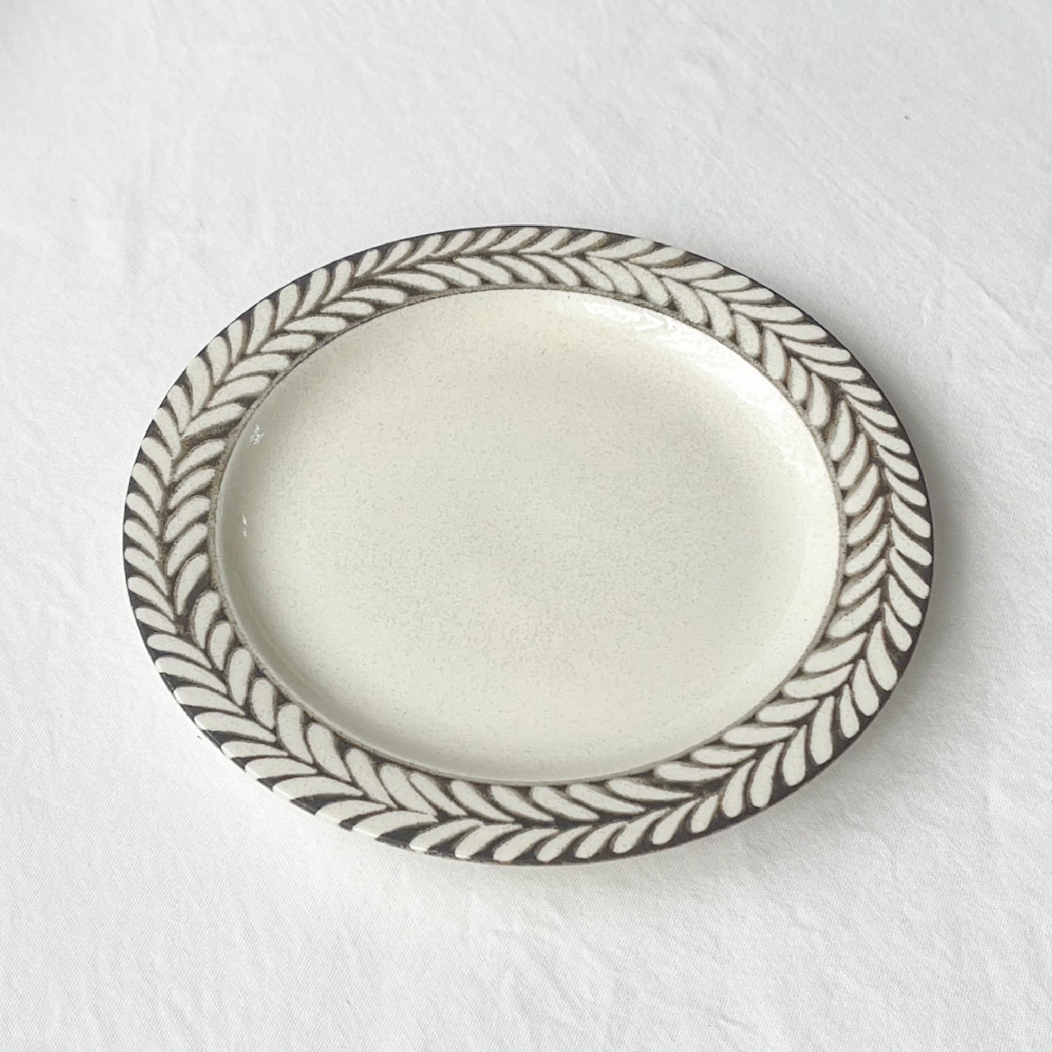 ブロウアイボリー プレート【20cm】 | Kamani | 多治見で営む 美濃焼器