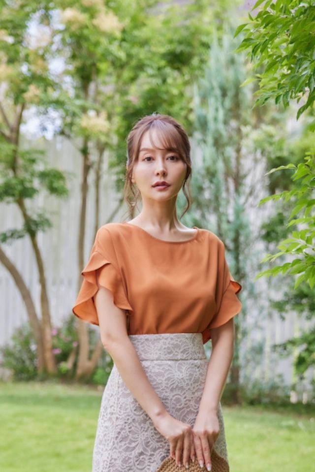 袖フリルＴブラウス