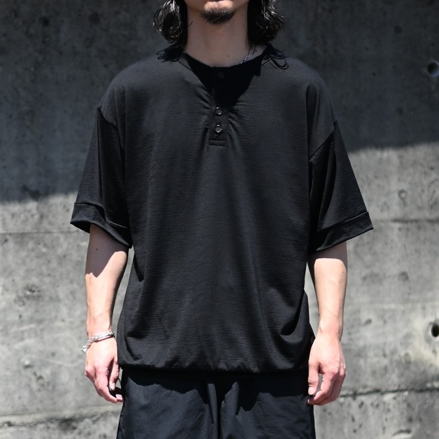 INTERIM / EXTRA FINE MERINO WOOL JERSEY HENRY OVER S/S TEE
