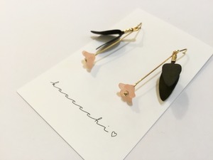 【イヤリング変更可能】kaaccchi リトルフラワーピアス