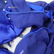 ベリーダンス オリエンタル 衣装 上下セット ブルー系 トップス スカート ツーピース セットアップ 青 ラインストーン スリット 袖有り 鮮やか 華やか キラキラ 豪華 装飾 ダンス衣装 かっこいい セクシー 透け感 民族舞踏 イベント ステージ