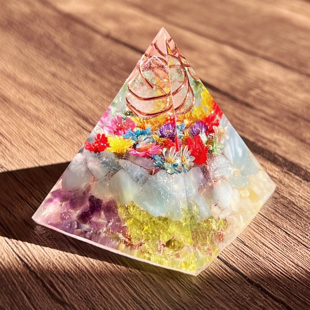 ピラミッド型 花と石 オルゴナイト  【3】アクアマリン