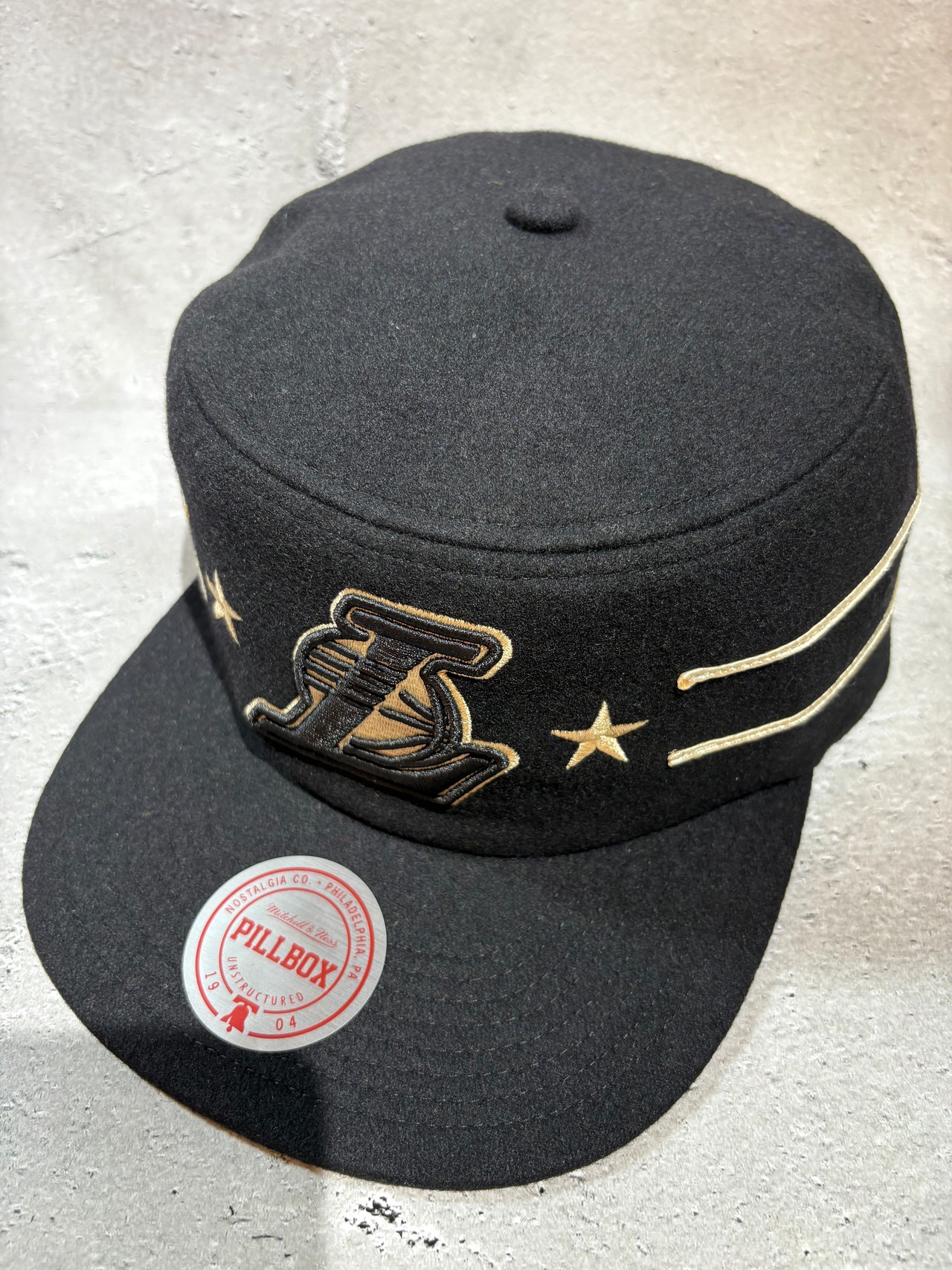 Mitchell＆Ness/ミッチェルアンドネス NBA ロサンゼルス・レイカーズ Retro Roots  ピルボックス キャップ ブラック