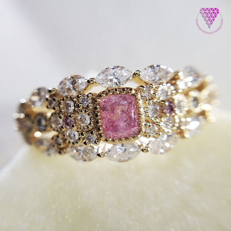 0.22 ct Fancy Intense Pink I2 GIA レポート & CGL ソーティング 付 天然 ピンク & ブルー ＆ カラーレス  天然 ダイヤモンド リング Ｋ18 イエローゴールド | DIAMOND EXCHANGE FEDERATION