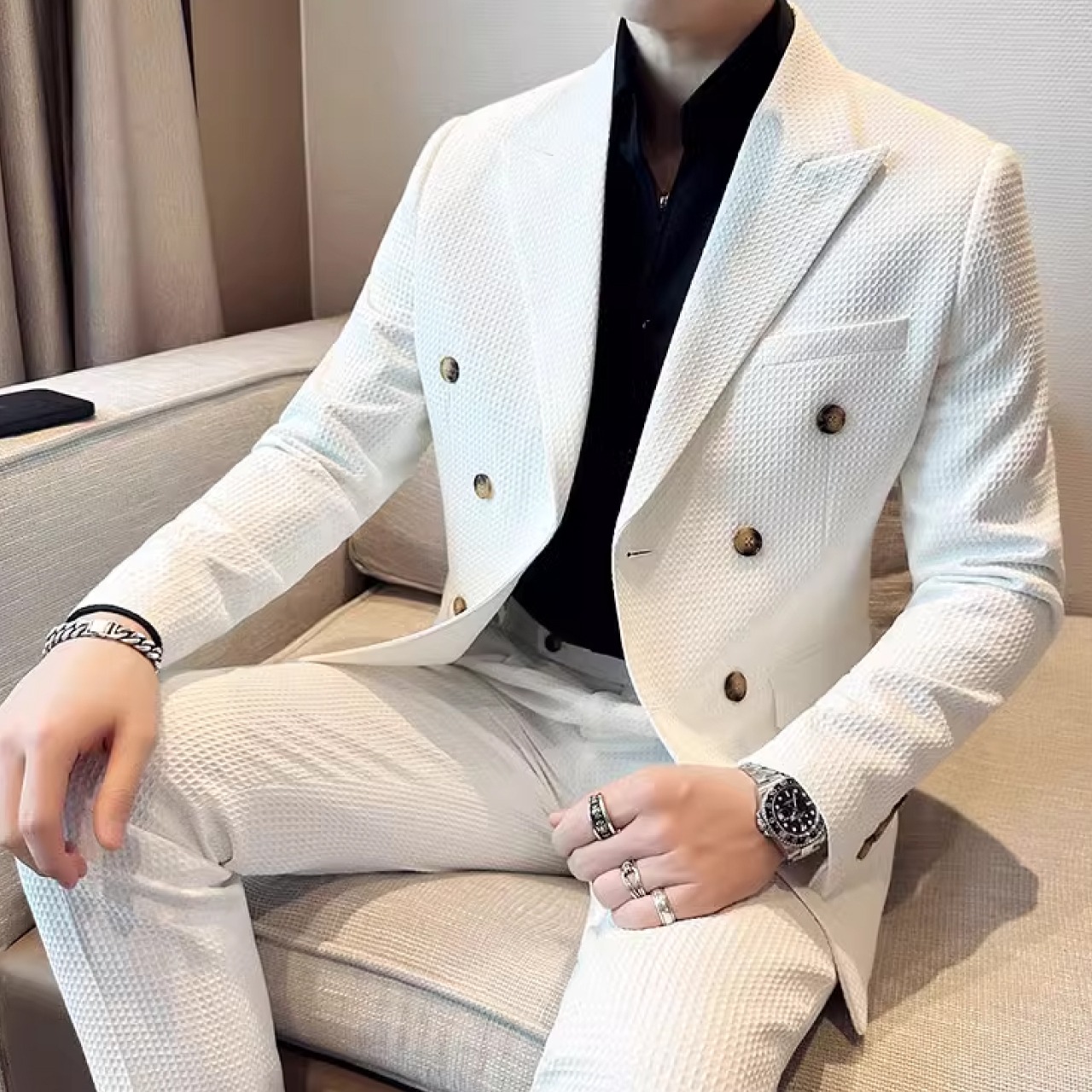 ビジネススーツとして最適なスリムダブルブレストスーツ　SU025