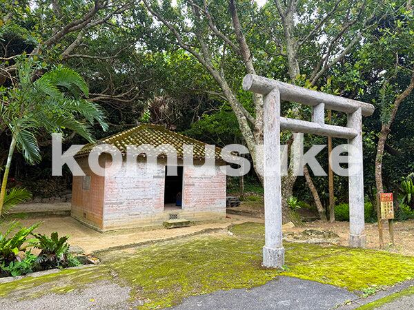 komusuke-select-17_風景・街_石垣島川平貝塚