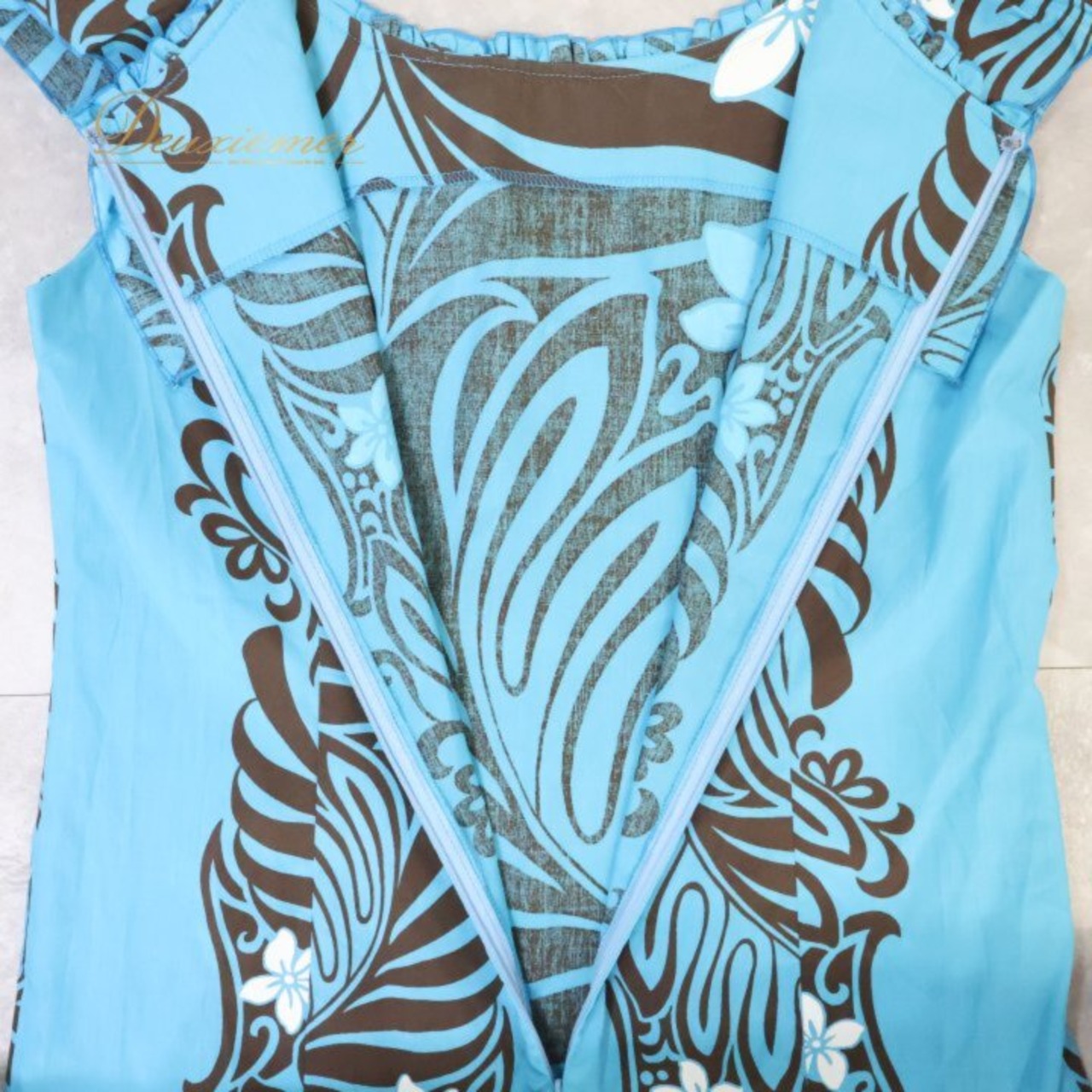 フラダンス 衣装 ワンピース ドレス ブルー系 ブラウン系 アシンメトリー 花柄 フリル スリット かわいい 華やか 鮮やか 明るい 水色 茶 白 ダンス衣装 ハワイアンダンス レディース ハワイアン アロハ ハワイアンプリント フラ ダンス レッスン 練習 フリル襟 肩フリル スリット入り ワンピースドレス ノースリーブ タイトシルエット Aライン 伸縮性なし 背面ファスナー ホック 花柄プリント ホワイト花柄 ボタニカル柄 リーフ柄 ブルー 水色系 ステージ衣装 発表会 フラダンス衣装