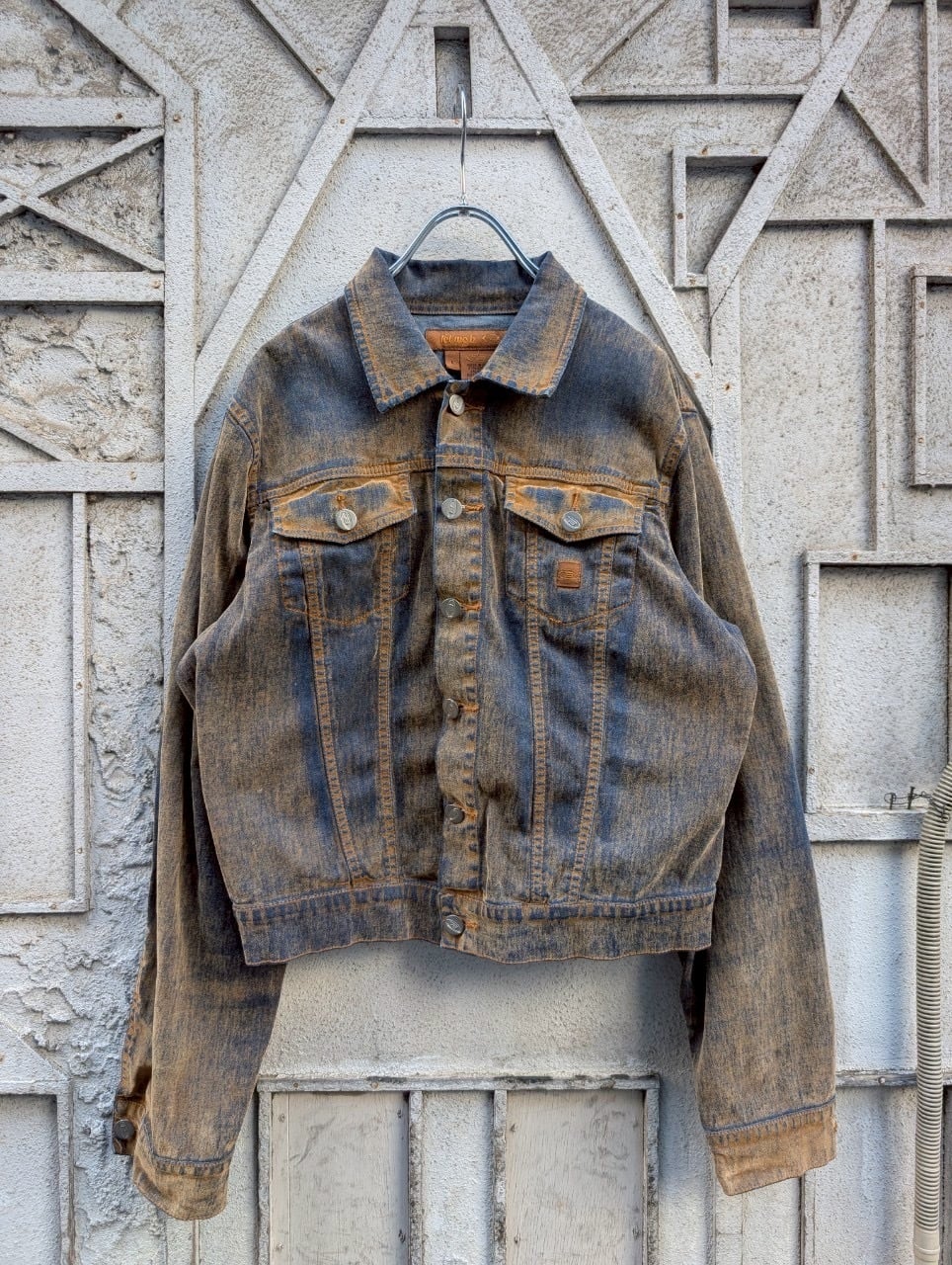 "LET ME B." fade design denim jacket